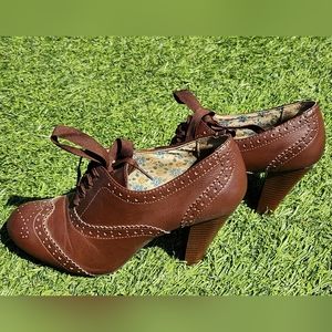 American Eagle brown leather shoes Size 7